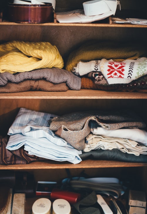 인스 타 그램에 대한 가을 사진 아이디어-옷장에 니트 스웨터