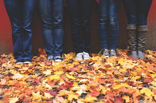 가을 Instagram 사진 아이디어-당신의 발 아래 잎